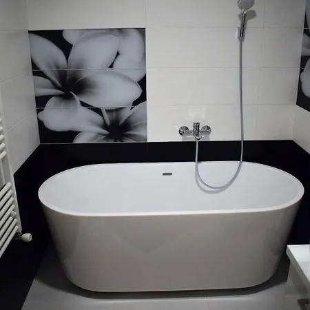 アパート Two Bedrooms In Villa, Private Parking
