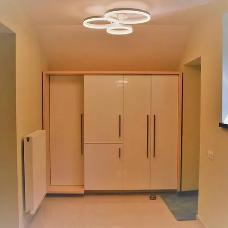 アパート Two Bedrooms In Villa, Private Parking *