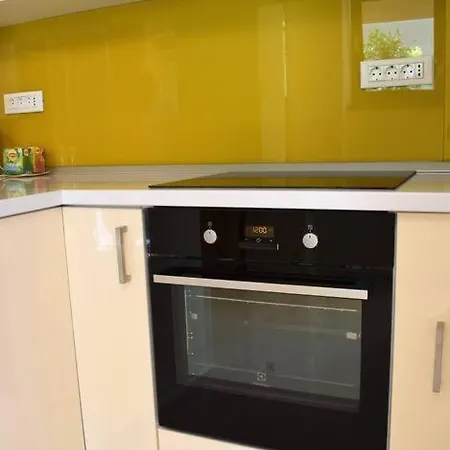 Two Bedrooms In Villa, Private Parking Daire